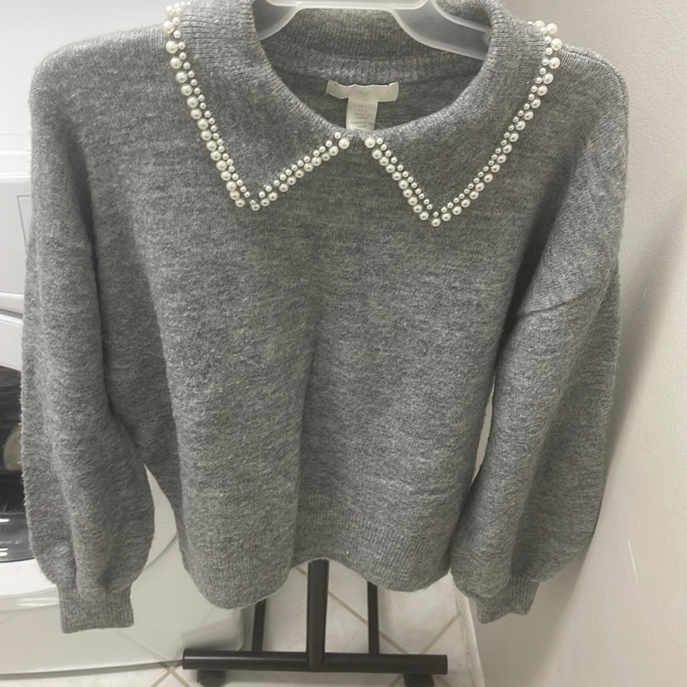 Grey sweater with pearl detail collar
